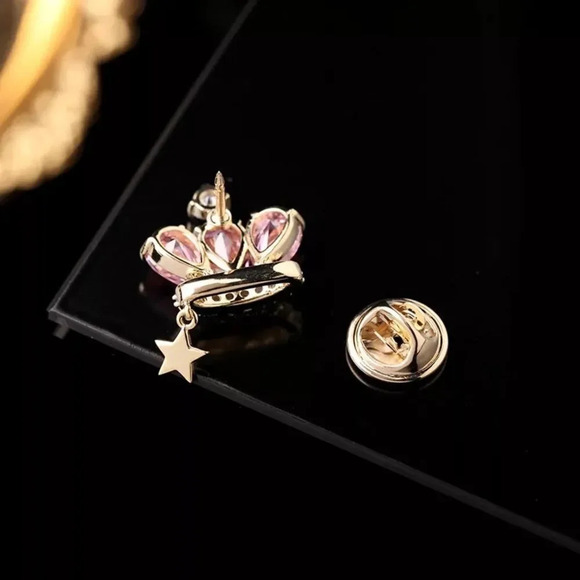 VQ Crown Brooch - Picture 4 of 5